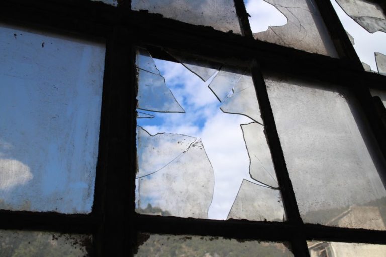 Kırık Camlar Teorisi: Cezai Suçlar Önceden Engellenebilir mi?